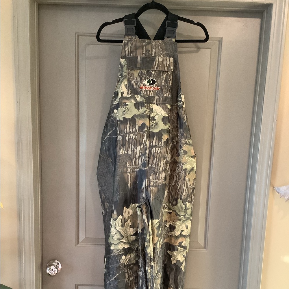 EUC Mossy Oak PVC Camo Bib Overalls Men’s XL. 100% waterproof.